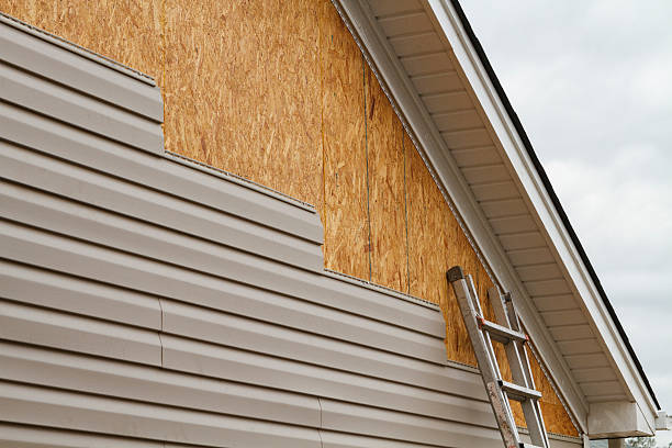 Professional Siding technician working in Hanover, IN